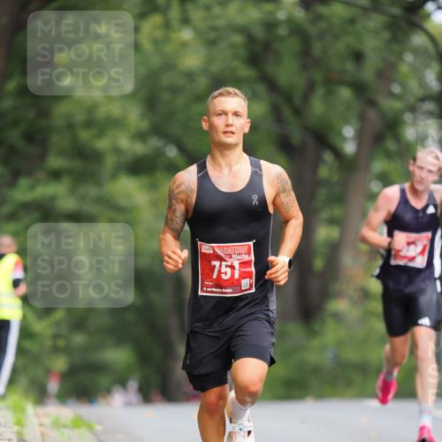 13.09.2026 - 21. swb-Marathon Bremen TobiasT http://msf.ph/oto/10242154 13.09.2026 11:21:05 Laufen 751, 21, 26, 06 meine-sportfotos.de