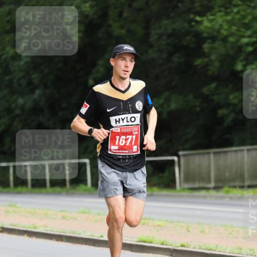 13.09.2026 - 21. swb-Marathon Bremen TobiasT http://msf.ph/oto/10242233 13.09.2026 11:21:57 Laufen 1671, 0174, 21, 26 meine-sportfotos.de