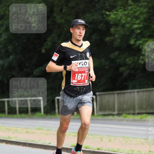 13.09.2026 - 21. swb-Marathon Bremen TobiasT http://msf.ph/oto/10242236 13.09.2026 11:21:57 Laufen 1671, 0174 meine-sportfotos.de