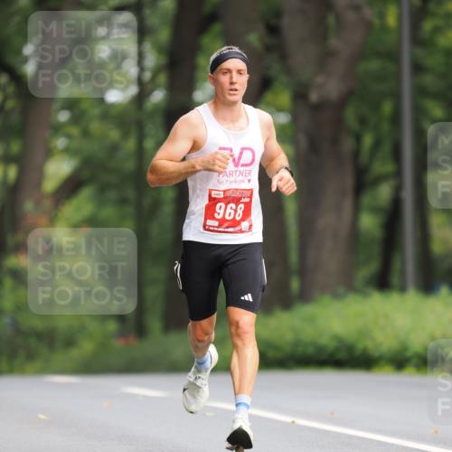 13.09.2026 - 21. swb-Marathon Bremen TobiasT http://msf.ph/oto/10242239 13.09.2026 11:22:13 Laufen 968 meine-sportfotos.de