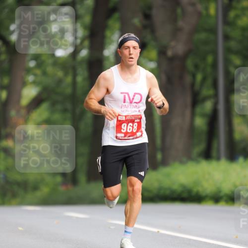13.09.2026 - 21. swb-Marathon Bremen TobiasT http://msf.ph/oto/10242243 13.09.2026 11:22:13 Laufen 968 meine-sportfotos.de