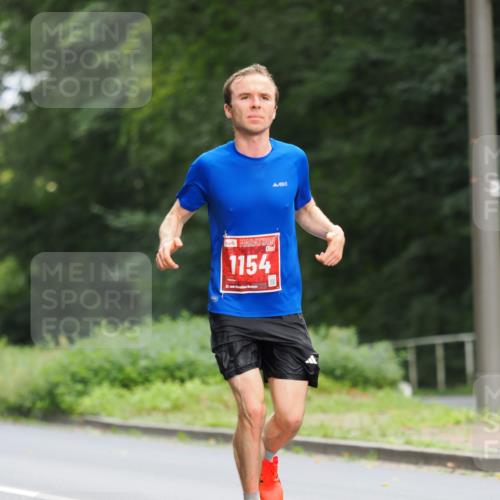 13.09.2026 - 21. swb-Marathon Bremen TobiasT http://msf.ph/oto/10242330 13.09.2026 11:23:58 Laufen 1154, 21, 245 meine-sportfotos.de