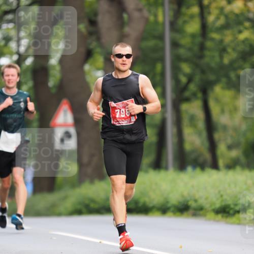 13.09.2026 - 21. swb-Marathon Bremen TobiasT http://msf.ph/oto/10242334 13.09.2026 11:24:18 Laufen 798 meine-sportfotos.de