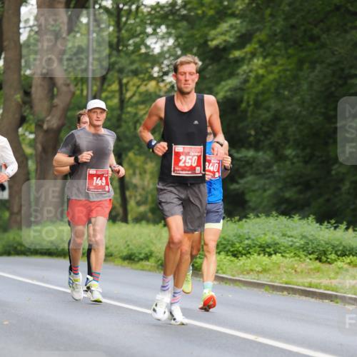 13.09.2026 - 21. swb-Marathon Bremen TobiasT http://msf.ph/oto/10242560 13.09.2026 11:29:30 Laufen 149, 250, 340 meine-sportfotos.de