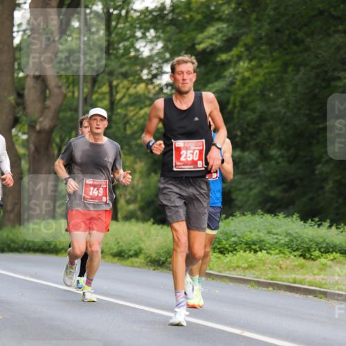 13.09.2026 - 21. swb-Marathon Bremen TobiasT http://msf.ph/oto/10242568 13.09.2026 11:29:30 Laufen 250, 149 meine-sportfotos.de