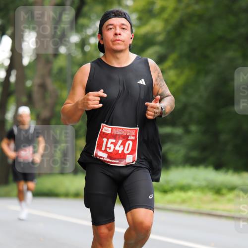 13.09.2026 - 21. swb-Marathon Bremen TobiasT http://msf.ph/oto/10242878 13.09.2026 11:32:26 Laufen 1540, 21, 02, 6 meine-sportfotos.de