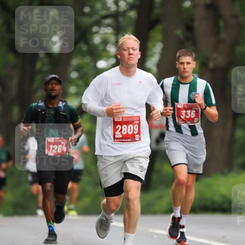 13.09.2026 - 21. swb-Marathon Bremen TobiasT http://msf.ph/oto/10242930 13.09.2026 11:33:16 Laufen 1264, 2809, 0023, 21, 336 meine-sportfotos.de