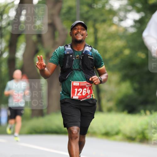 13.09.2026 - 21. swb-Marathon Bremen TobiasT http://msf.ph/oto/10242943 13.09.2026 11:33:21 Laufen 1264, 1478 meine-sportfotos.de