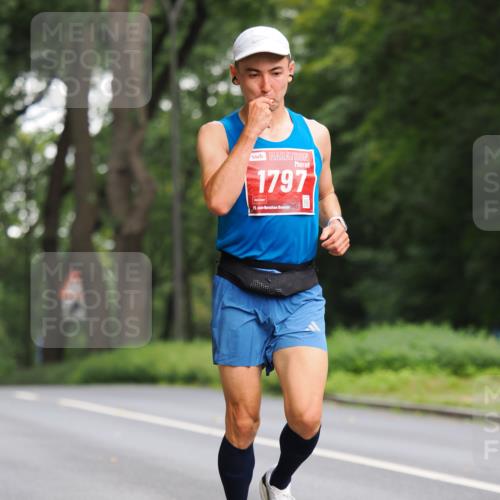 13.09.2026 - 21. swb-Marathon Bremen TobiasT http://msf.ph/oto/10243348 13.09.2026 11:37:33 Laufen 1797, 21, 26 meine-sportfotos.de