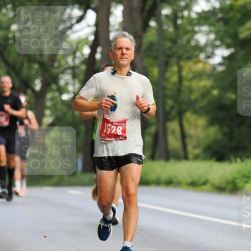 13.09.2026 - 21. swb-Marathon Bremen TobiasT http://msf.ph/oto/10243474 13.09.2026 11:38:51 Laufen 1528 meine-sportfotos.de