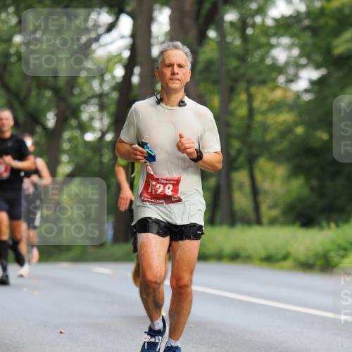 13.09.2026 - 21. swb-Marathon Bremen TobiasT http://msf.ph/oto/10243478 13.09.2026 11:38:51 Laufen 28 meine-sportfotos.de
