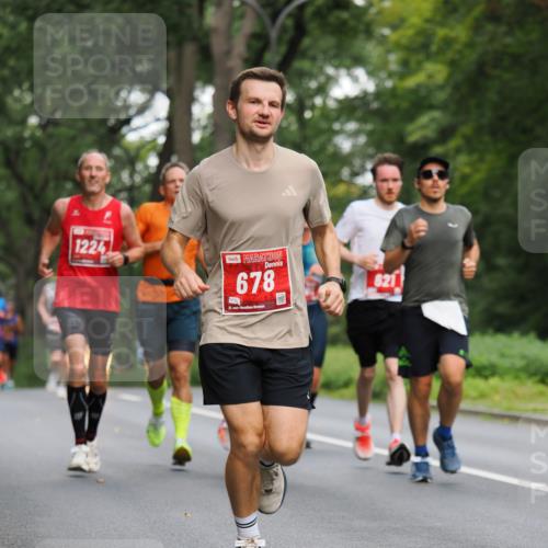 13.09.2026 - 21. swb-Marathon Bremen TobiasT http://msf.ph/oto/10243591 13.09.2026 11:40:23 Laufen 1224, 678, 21, 621 meine-sportfotos.de