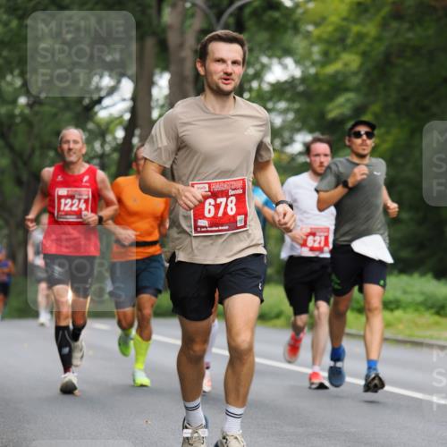 13.09.2026 - 21. swb-Marathon Bremen TobiasT http://msf.ph/oto/10243595 13.09.2026 11:40:23 Laufen 1224, 678, 21, 126, 621 meine-sportfotos.de