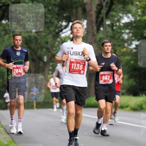13.09.2026 - 21. swb-Marathon Bremen TobiasT http://msf.ph/oto/10243728 13.09.2026 11:41:56 Laufen 2049, 1136, 21, 982 meine-sportfotos.de
