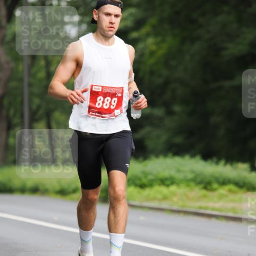 13.09.2026 - 21. swb-Marathon Bremen TobiasT http://msf.ph/oto/10243745 13.09.2026 11:42:05 Laufen 889, 21, 26 meine-sportfotos.de