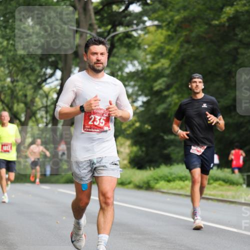13.09.2026 - 21. swb-Marathon Bremen TobiasT http://msf.ph/oto/10243849 13.09.2026 11:43:13 Laufen 235, 21, 28 meine-sportfotos.de