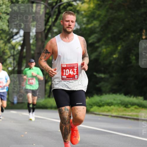 13.09.2026 - 21. swb-Marathon Bremen TobiasT http://msf.ph/oto/10243875 13.09.2026 11:43:26 Laufen 1043, 0485, 21, 26 meine-sportfotos.de