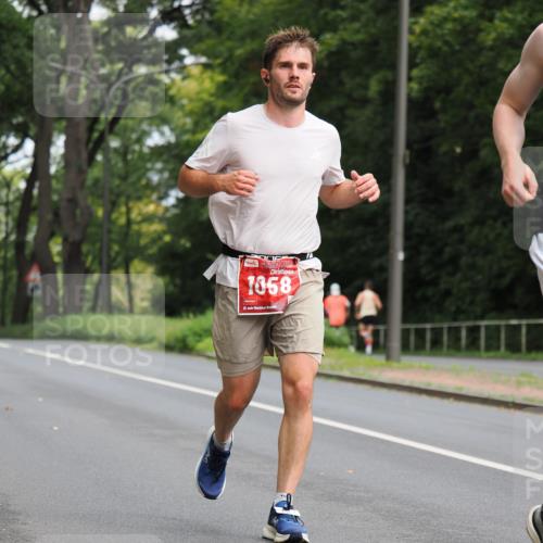 13.09.2026 - 21. swb-Marathon Bremen TobiasT http://msf.ph/oto/10243998 13.09.2026 11:44:28 Laufen 1058, 21 meine-sportfotos.de