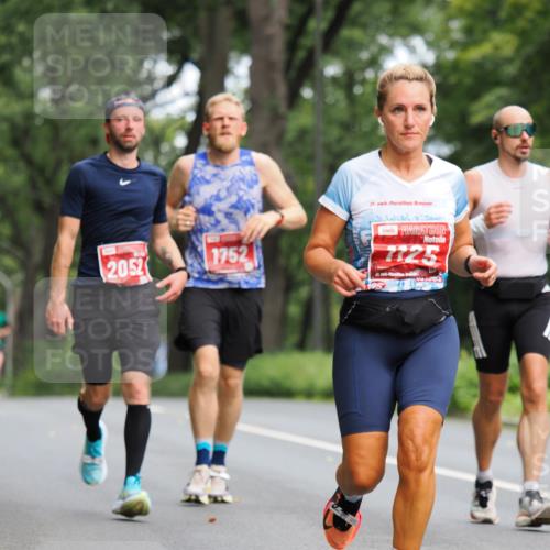 13.09.2026 - 21. swb-Marathon Bremen TobiasT http://msf.ph/oto/10244048 13.09.2026 11:44:59 Laufen 2052, 1752, 21, 28, 7725 meine-sportfotos.de