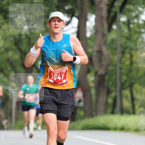 13.09.2026 - 21. swb-Marathon Bremen TobiasT http://msf.ph/oto/10244070 13.09.2026 11:45:10 Laufen 1647 meine-sportfotos.de
