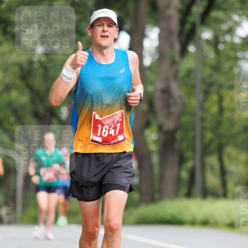 13.09.2026 - 21. swb-Marathon Bremen TobiasT http://msf.ph/oto/10244078 13.09.2026 11:45:11 Laufen 1647 meine-sportfotos.de
