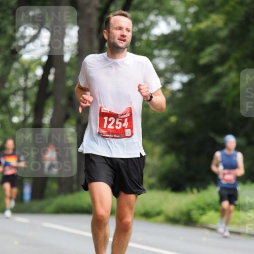 13.09.2026 - 21. swb-Marathon Bremen TobiasT http://msf.ph/oto/10244186 13.09.2026 11:46:29 Laufen 1254, 21, 25 meine-sportfotos.de