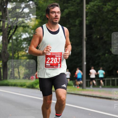 13.09.2026 - 21. swb-Marathon Bremen TobiasT http://msf.ph/oto/10244223 13.09.2026 11:46:56 Laufen 2203, 0978, 21, 9026 meine-sportfotos.de