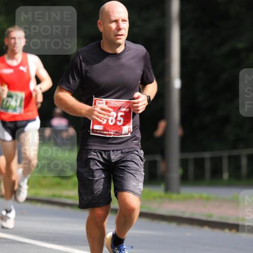 13.09.2026 - 21. swb-Marathon Bremen TobiasT http://msf.ph/oto/10244355 13.09.2026 11:48:35 Laufen 5, 1268, 21, 0, 261 meine-sportfotos.de