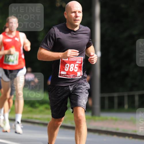 13.09.2026 - 21. swb-Marathon Bremen TobiasT http://msf.ph/oto/10244359 13.09.2026 11:48:35 Laufen 77454, 985, 1268, 21, 26 meine-sportfotos.de