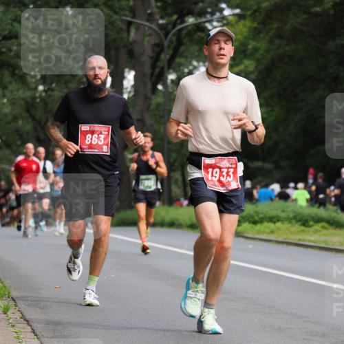 13.09.2026 - 21. swb-Marathon Bremen TobiasT http://msf.ph/oto/10244676 13.09.2026 11:51:18 Laufen 863, 1933 meine-sportfotos.de