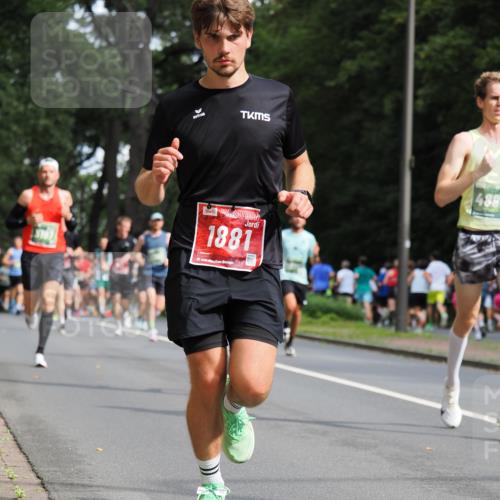 13.09.2026 - 21. swb-Marathon Bremen TobiasT http://msf.ph/oto/10244716 13.09.2026 11:51:34 Laufen 1881, 21, 26, 4898 meine-sportfotos.de