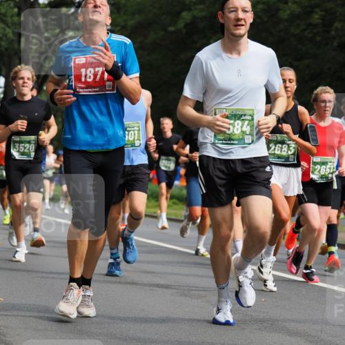 13.09.2026 - 21. swb-Marathon Bremen TobiasT http://msf.ph/oto/10244750 13.09.2026 11:51:43 Laufen 3520, 187, 21, 301, 282, 584, 21, 25, 2683, 265 meine-sportfotos.de