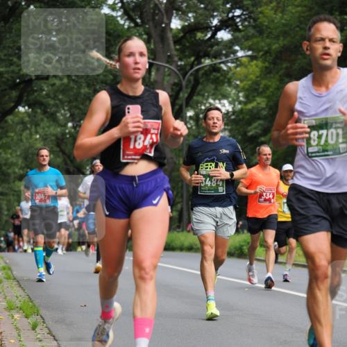 13.09.2026 - 21. swb-Marathon Bremen TobiasT http://msf.ph/oto/10244782 13.09.2026 11:52:01 Laufen 1047, 184, 50, 3484, 334, 8701 meine-sportfotos.de