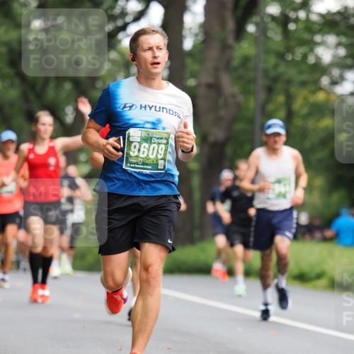 13.09.2026 - 21. swb-Marathon Bremen TobiasT http://msf.ph/oto/10244815 13.09.2026 11:52:24 Laufen 8091, 9609, 21 meine-sportfotos.de