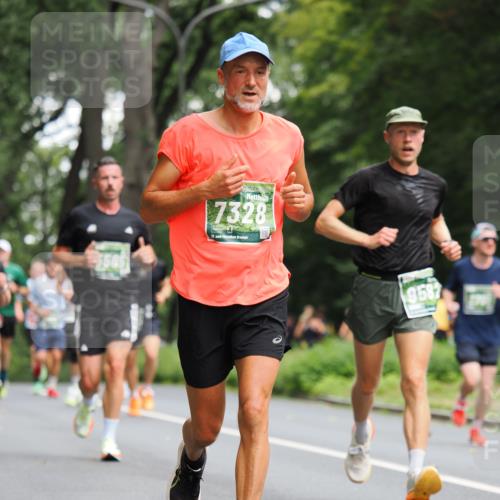 13.09.2026 - 21. swb-Marathon Bremen TobiasT http://msf.ph/oto/10244832 13.09.2026 11:52:32 Laufen 5505, 7328, 21, 9587 meine-sportfotos.de