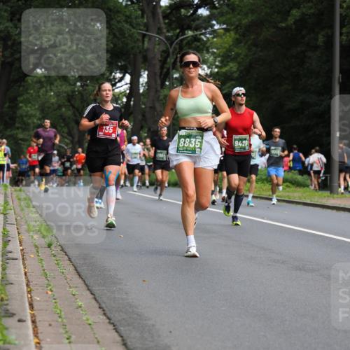 13.09.2026 - 21. swb-Marathon Bremen TobiasT http://msf.ph/oto/10244889 13.09.2026 11:52:58 Laufen 135, 2004, 8835, 9429, 9306 meine-sportfotos.de