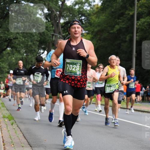 13.09.2026 - 21. swb-Marathon Bremen TobiasT http://msf.ph/oto/10244937 13.09.2026 11:53:24 Laufen 6906, 6528, 78, 7029, 40, 1, 5594 meine-sportfotos.de