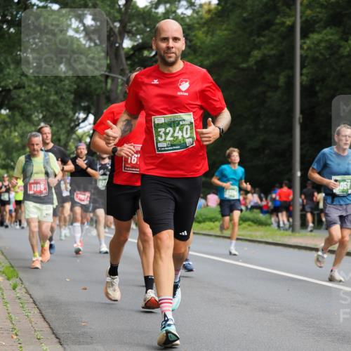 13.09.2026 - 21. swb-Marathon Bremen TobiasT http://msf.ph/oto/10245006 13.09.2026 11:53:38 Laufen 1185, 197, 16, 3240, 7844, 21 meine-sportfotos.de