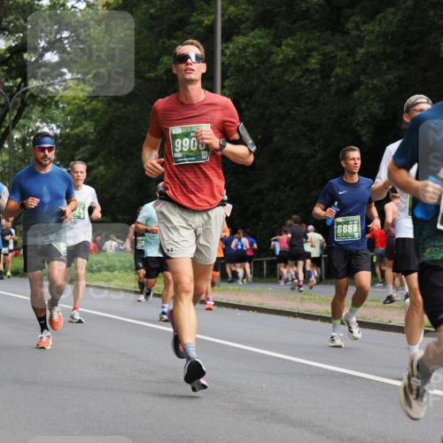 13.09.2026 - 21. swb-Marathon Bremen TobiasT http://msf.ph/oto/10245073 13.09.2026 11:53:54 Laufen 9905, 6668 meine-sportfotos.de
