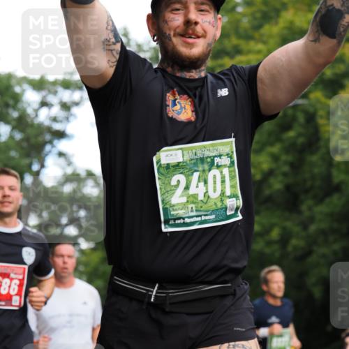 13.09.2026 - 21. swb-Marathon Bremen TobiasT http://msf.ph/oto/10245321 13.09.2026 11:56:23 Laufen 86, 9332, 2401, 21, 26 meine-sportfotos.de