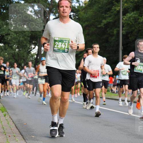 13.09.2026 - 21. swb-Marathon Bremen TobiasT http://msf.ph/oto/10245441 13.09.2026 11:57:16 Laufen 2941, 2, 245, 3930 meine-sportfotos.de