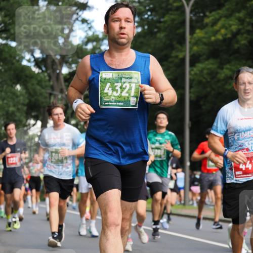 13.09.2026 - 21. swb-Marathon Bremen TobiasT http://msf.ph/oto/10245664 13.09.2026 11:58:26 Laufen 366, 1220, 4321, 21, 26, 21, 441 meine-sportfotos.de