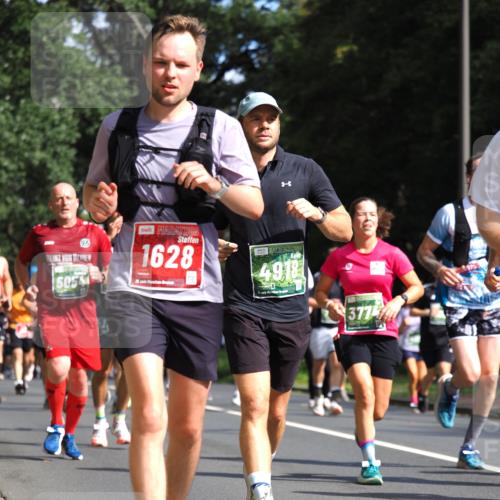 13.09.2026 - 21. swb-Marathon Bremen TobiasT http://msf.ph/oto/10245816 13.09.2026 11:59:07 Laufen 96, 505, 1628, 26, 4918, 21, 9921, 3774 meine-sportfotos.de