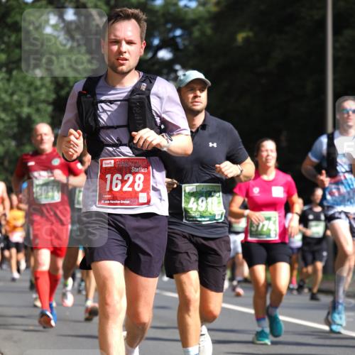 13.09.2026 - 21. swb-Marathon Bremen TobiasT http://msf.ph/oto/10245828 13.09.2026 11:59:07 Laufen 1628, 21, 26, 4918 meine-sportfotos.de