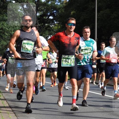 13.09.2026 - 21. swb-Marathon Bremen TobiasT http://msf.ph/oto/10245959 13.09.2026 11:59:23 Laufen 13492, 5676, 68, 6367, 3155 meine-sportfotos.de