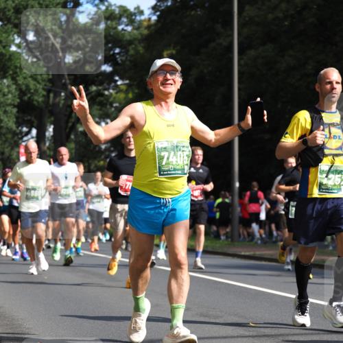 13.09.2026 - 21. swb-Marathon Bremen TobiasT http://msf.ph/oto/10246052 13.09.2026 11:59:41 Laufen 486, 7, 7405, 21, 252 meine-sportfotos.de