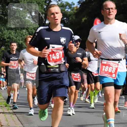 13.09.2026 - 21. swb-Marathon Bremen TobiasT http://msf.ph/oto/10246139 13.09.2026 12:00:06 Laufen 1487, 1312, 1868 meine-sportfotos.de