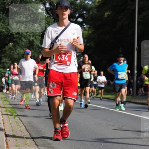 13.09.2026 - 21. swb-Marathon Bremen TobiasT http://msf.ph/oto/10246199 13.09.2026 12:00:23 Laufen 2, 434, 24, 26, 8, 3217 meine-sportfotos.de