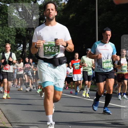 13.09.2026 - 21. swb-Marathon Bremen TobiasT http://msf.ph/oto/10246279 13.09.2026 12:00:48 Laufen 1298, 1072, 3425, 6655, 675, 17, 5051, 3063 meine-sportfotos.de