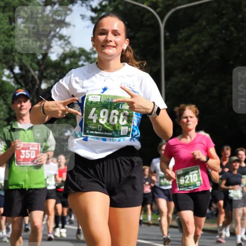 13.09.2026 - 21. swb-Marathon Bremen TobiasT http://msf.ph/oto/10248406 13.09.2026 12:11:44 Laufen 350, 4966, 21, 9210, 24 meine-sportfotos.de